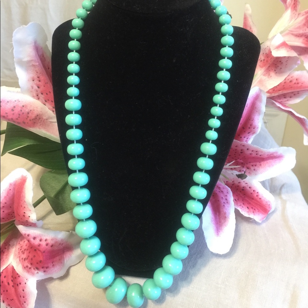 Fashion teal color graduated beaded necklace
